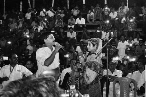 മണ്ണാര്‍ക്കാട് ഫുട്‌ബോള്‍ അസോസിയേഷന്റെ നാലാമത് അഖിലേന്ത്യാ ഫഌഡ്‌ലിറ്റ്  സെവന്‍സ് ഫുട്‌ബോള്‍ ടൂര്‍ണമെന്റിന്റെ ഉദ്ഘാടന വേദിയിലെത്തിയ  എം 80 മൂസയും പാത്തുവും 