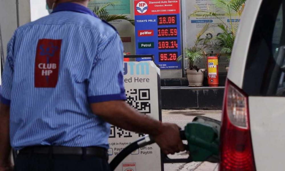 വര്‍ധിച്ചുവരുന്ന ഊര്‍ജ്ജ ചിലവുകള്‍ ഉപഭോക്താക്കള്‍ക്ക് കൈമാറുന്നത് ഒഴിവാക്കാനാകില്ല; ഇന്ധന വില വര്‍ധിപ്പിക്കുമെന്ന സൂചനയുമായി ധനമന്ത്രാലയം