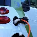 ഇ വി കാർ ചാർജിംഗ് വീട്ടിലാണോ പുറത്താണോ നല്ലത്?