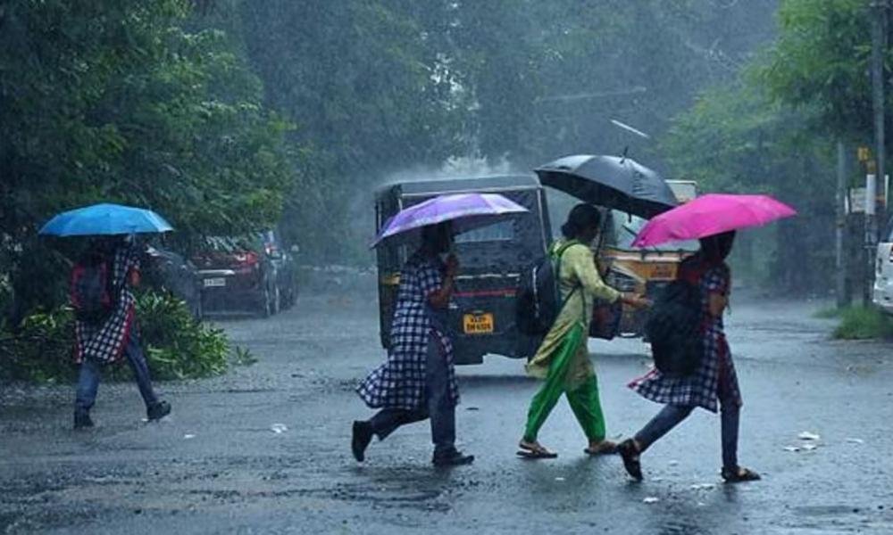 സംസ്ഥാനത്ത് മഴ ശക്തമാകുന്നു; നാല് ജില്ലകളിൽ യെല്ലോ അലർട്ട് പ്രഖ്യാപിച്ചു