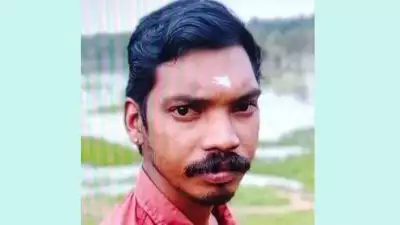 ഇരുചക്ര വാഹനത്തില്‍ നിന്നും റോഡിലേക്ക് വീണ യുവാവ് ടാങ്കര്‍ ലോറി കയറിയിറങ്ങി മരിച്ചു