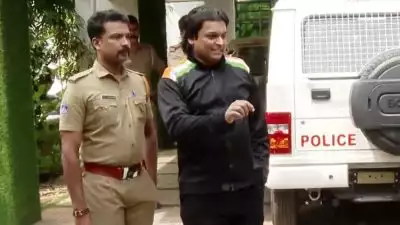 അതിജീവിതക്കെതിരെ സൈബര്‍ അധിക്ഷേപം; രാഹുല്‍ ഈശ്വറിനെ തെളിവെടുപ്പിനായി വീട്ടില്‍ എത്തിച്ചു