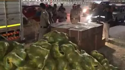 തണ്ണിമത്തന്‍ ചാക്കുകള്‍ക്കിടയില്‍ സ്ഫോടകവസ്തു; ചരക്കുലോറി പോലീസ് പിടികൂടി