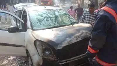 ചപ്പുചവറുകളില്‍ നിന്നും തീപ്പിടിച്ചു; പൊങ്കാലയിടാന്‍ എത്തിയ സ്ത്രീയുടെ കാര്‍ കത്തി നശിച്ചു