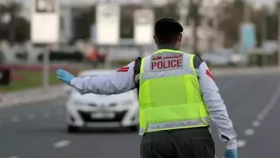 ഡ്രൈവിങ്ങിനിടെ എമർജൻസി അലർട്ട് ലഭിച്ചാൽ എന്ത് ചെയ്യണം? ദുബൈ പോലീസ് പറയുന്നത് കേൾക്കുക