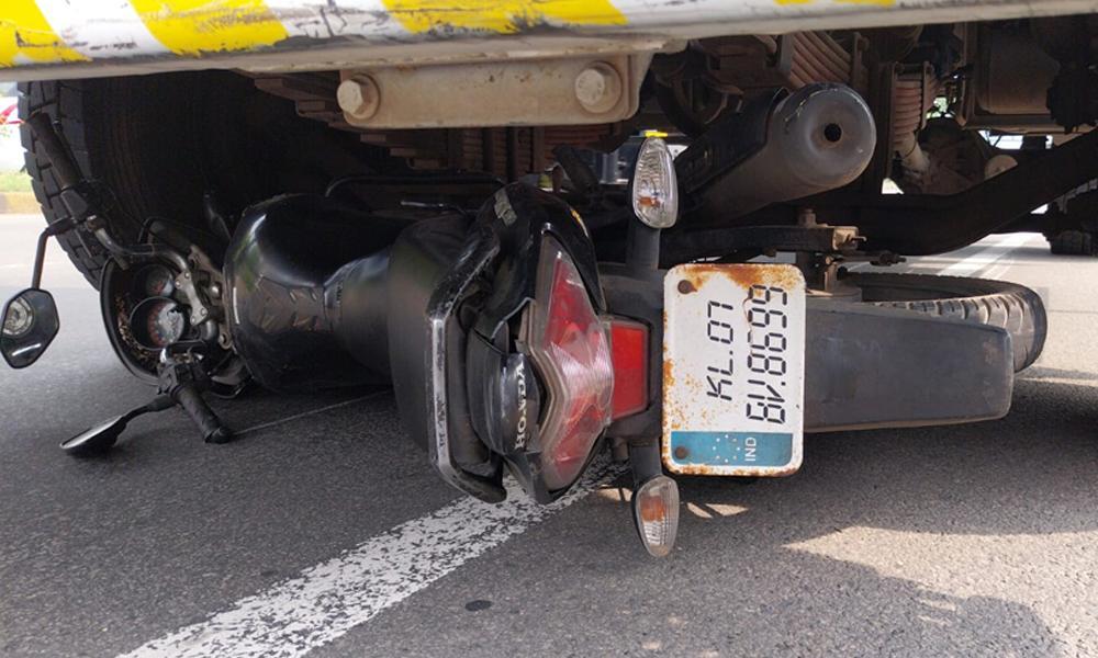 ലോറിക്കടിയില്‍പെട്ട് ബൈക്ക് യാത്രികന്‍ മരിച്ചു