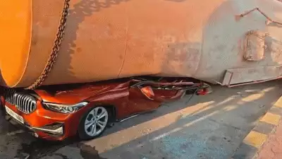 ബി എം ഡബ്ല്യു കാറിന് മുകളിലേക്ക് ടാങ്കർ ലോറി മറിഞ്ഞു; ഹൈക്കോടതി അഭിഭാഷകന് ദാരുണാന്ത്യം