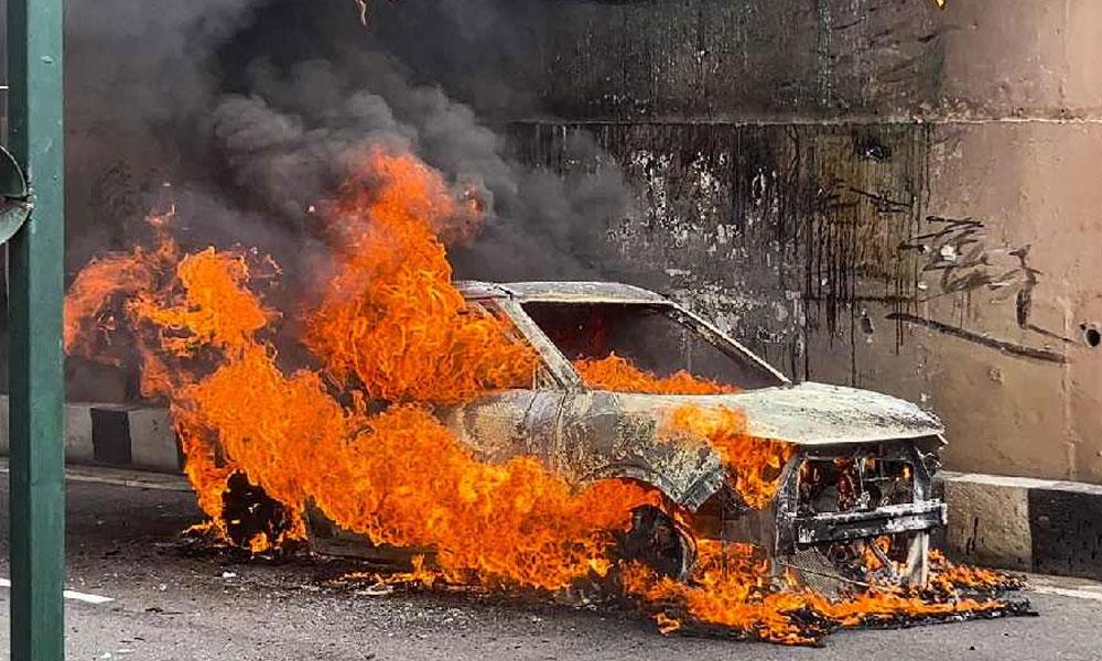 രാജസ്ഥാനില്‍ ഓടിക്കൊണ്ടിരിക്കുന്ന കാറിന് തീപിടിച്ച് ഒരു കുടുംബത്തിലെ അഞ്ചുപേര്‍ മരിച്ചു