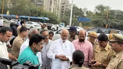 തൊഴിലാളി പ്രക്ഷോഭം നടന്ന നോയിഡയില്‍ എത്തിയ സിപിഎം സംഘത്തെ പോലീസ് തടഞ്ഞു