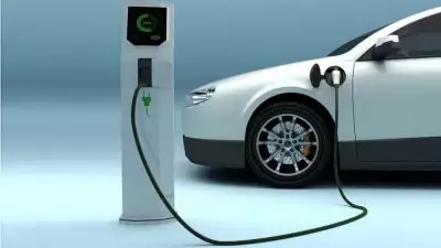 ഇ വിയാണോ കാർ? ഈ ചൂടിൽ പണി കിട്ടാതിരിക്കാൻ ഇക്കാര്യങ്ങൾ മറക്കരുത്!