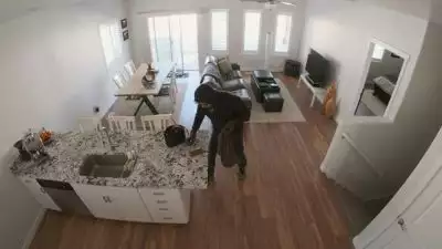 കോഴിക്കോട് ഈങ്ങാപ്പുഴയില്‍ അടച്ചിട്ട വീട്ടില്‍ മോഷണം; നാലര പവന്‍ സ്വര്‍ണവും ഡയമണ്ട് വളയും കവർന്നു