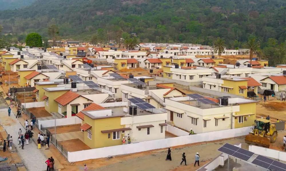 ചൂരല്‍മല-മുണ്ടക്കൈ ദുരന്തം: ടൗണ്‍ഷിപ്പിലെ ഏഴ് വീടുകളുടെ താക്കോല്‍ കുടുംബങ്ങള്‍ക്ക് കൈമാറി