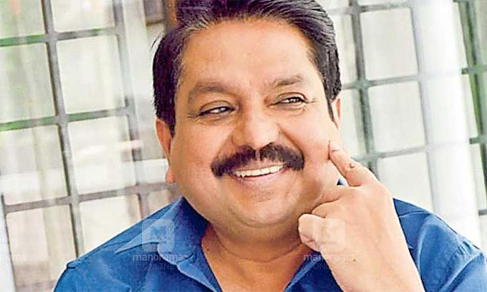 ടോമിന്‍ തച്ചങ്കരിയുടെ വാഹനത്തില്‍ നക്ഷത്ര ചിഹ്നം; അന്വേഷണത്തിന് ഉത്തരവ്