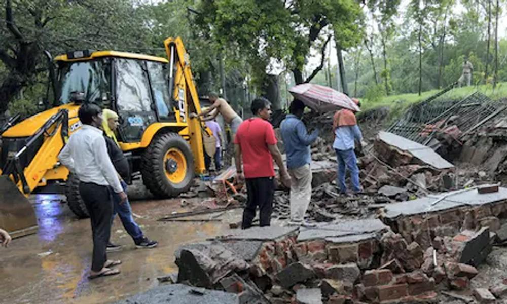 കനത്ത മഴ; ബംഗളുരുവില്‍ മതിലിടിഞ്ഞ് മൂന്നു മലയാളികള്‍ ഉള്‍പ്പെടെ ഏഴുപേര്‍ മരിച്ചു