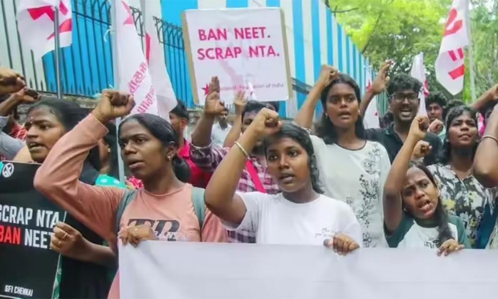 നീറ്റ് ചോദ്യപേപ്പർ ചോർച്ച: സൂത്രധാരനായ കെമിസ്ട്രി പ്രൊഫസർ സിബിഐ പിടിയിൽ