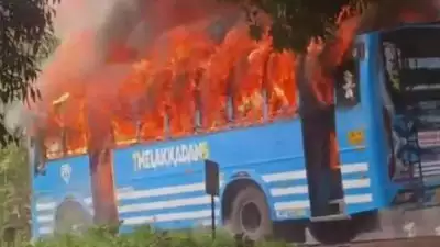 കണ്ണൂര്‍ വളക്കൈയില്‍ ഓടുന്ന ബസിന് തീപിടിച്ചു; ബസ് പൂര്‍ണ്ണമായും കത്തി നശിച്ചു.
