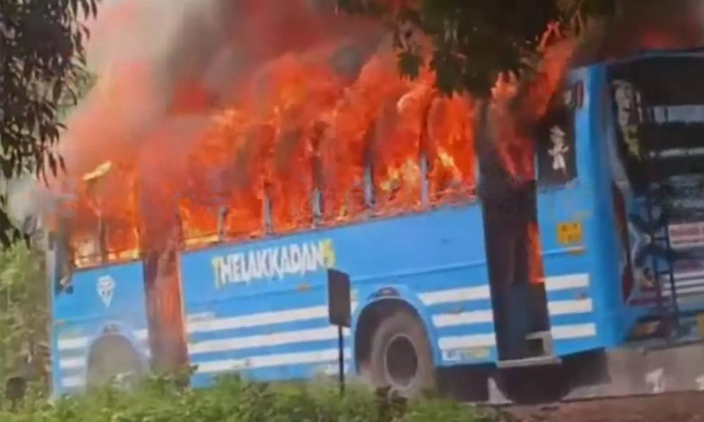 കണ്ണൂർ വളക്കൈയിൽ ഓടുന്ന ബസിന് തീപിടിച്ചു; യാത്രക്കാർ അത്ഭുതകരമായി രക്ഷപ്പെട്ടു