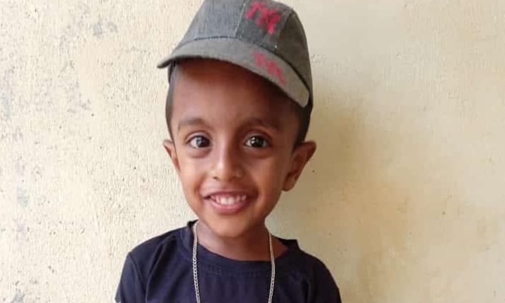 പിതാവിനൊപ്പം പെട്ടി ഓട്ടോയുടെ മുന്‍വശത്തിരുന്ന് യാത്ര ചെയ്യുന്നതിനിടെ തെറിച്ചുവീണു; ആറു വയസുകാരന്‍ മരിച്ചു