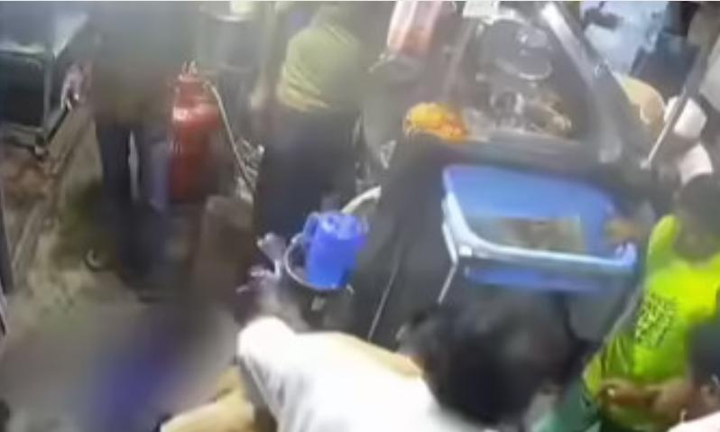 തെലങ്കാനയിൽ കുടുംബ കലഹം: ചായക്കടയിൽ വെച്ച് ഭാര്യയെ ഭർത്താവ് കുത്തിക്കൊന്നു