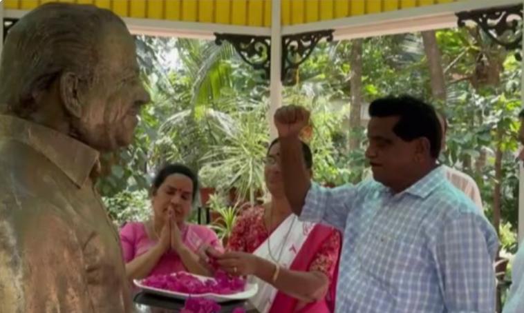 കോടിയേരിയുടെ വീട് സന്ദര്‍ശിച്ച് ടി കെ ഗോവിന്ദന്‍; സന്ദര്‍ശനത്തിന്റെ പേരില്‍ വിമര്‍ശം ഉണ്ടായാല്‍......