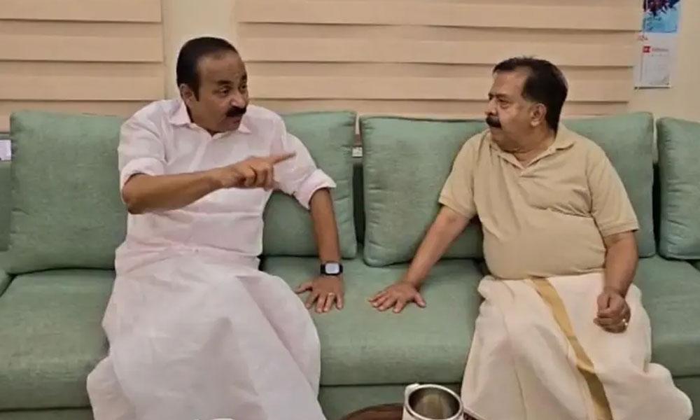 രമേശ് ചെന്നിത്തലയുടെ വസതിയിലെത്തി വി ഡി സതീശൻ; കൂടിക്കാഴ്ച നിർണ്ണായകം