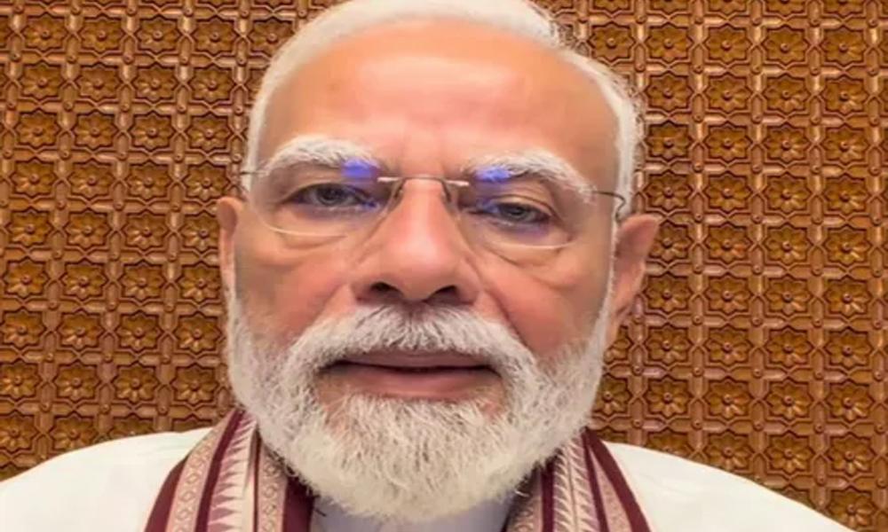 മോദിയുടെ ഇൻസ്റ്റഗ്രാം നിർദേശം; കോക്രോച്ച് പരിഹസിച്ചു