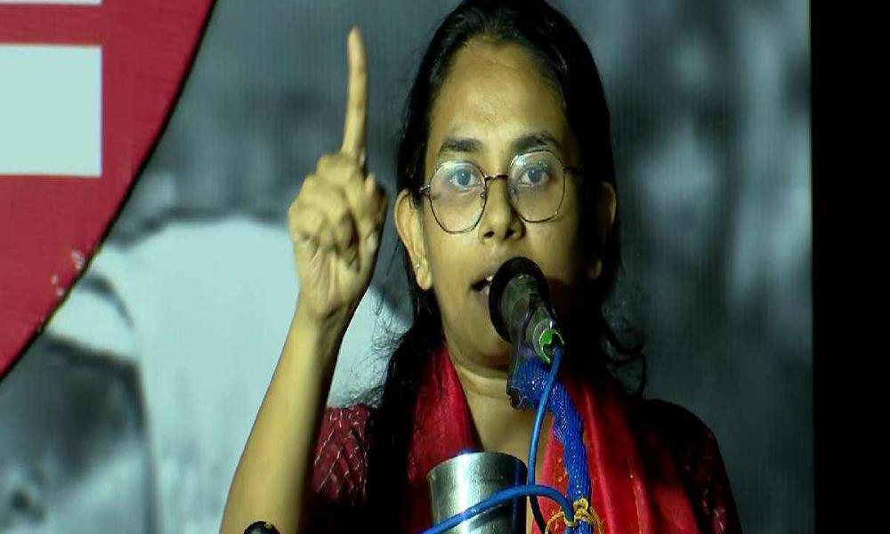 ഷീ ഫെസ്റ്റിനെത്തി ഐഷി ഘോഷ്; വിസിക്കെതിരെ രൂക്ഷ വിമർശനം