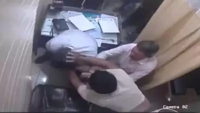 പിതാവിന്റെ ചികിത്സയെ ചൊല്ലി തര്‍ക്കം; ഡോക്ടറെ ക്യാബിനില്‍ കയറി മര്‍ദ്ദിച്ച് മകന്‍