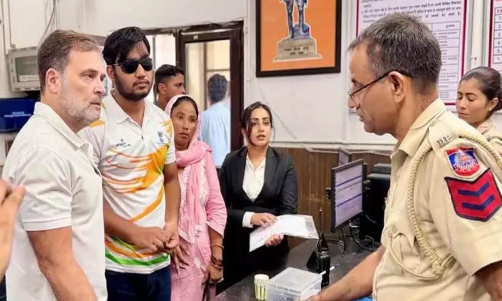 പെല്ലറ്റ് ആക്രമണം: കേസെടുക്കാത്തതിൽ രാഹുൽ ഗാന്ധി പ്രതിഷേധവുമായി