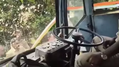 പത്തനംതിട്ടയില്‍ പുതിയതായി സര്‍വീസ് ആരംഭിച്ച കെ എസ് ആര്‍ ടി സി ബസ് തടഞ്ഞ് സ്വകാര്യ ബസ് ജീവനക്കാര്‍