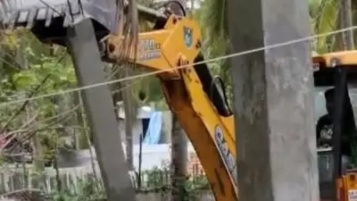 അഗത്തി ദ്വീപിലും ബുള്‍ഡോസര്‍ രാജ്; കെട്ടിടങ്ങള്‍ പൊളിച്ചുനീക്കി