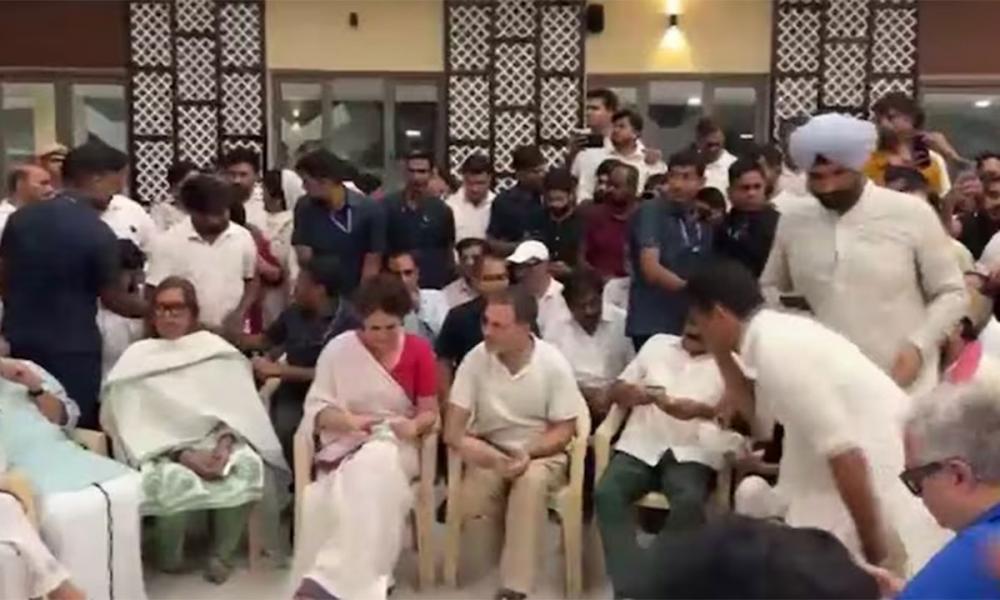 ഗ്യാനേഷ് കുമാറിനെതിരെ പ്രതിഷേധം; രാഹുൽ, പ്രിയങ്ക വിട്ടയച്ചു